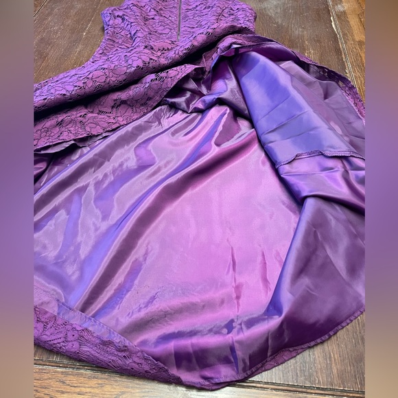 Gabby Skye Lace Dress - Picture 15 of 16